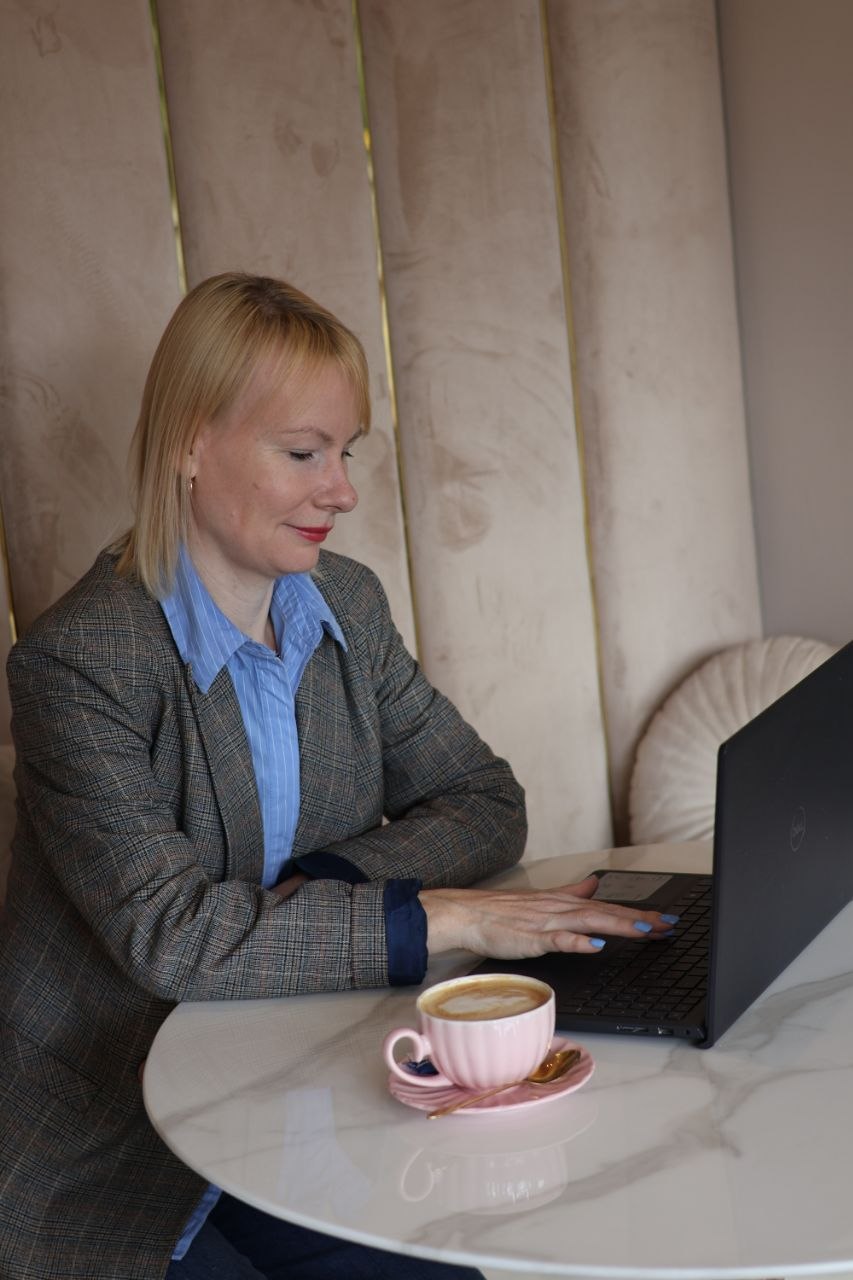 Наталія за роботою
